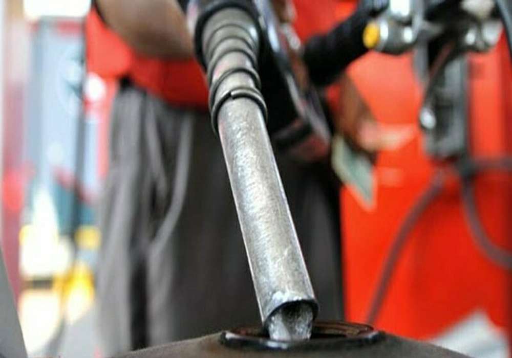Is government allowing petrol pumps to determine their own prices?