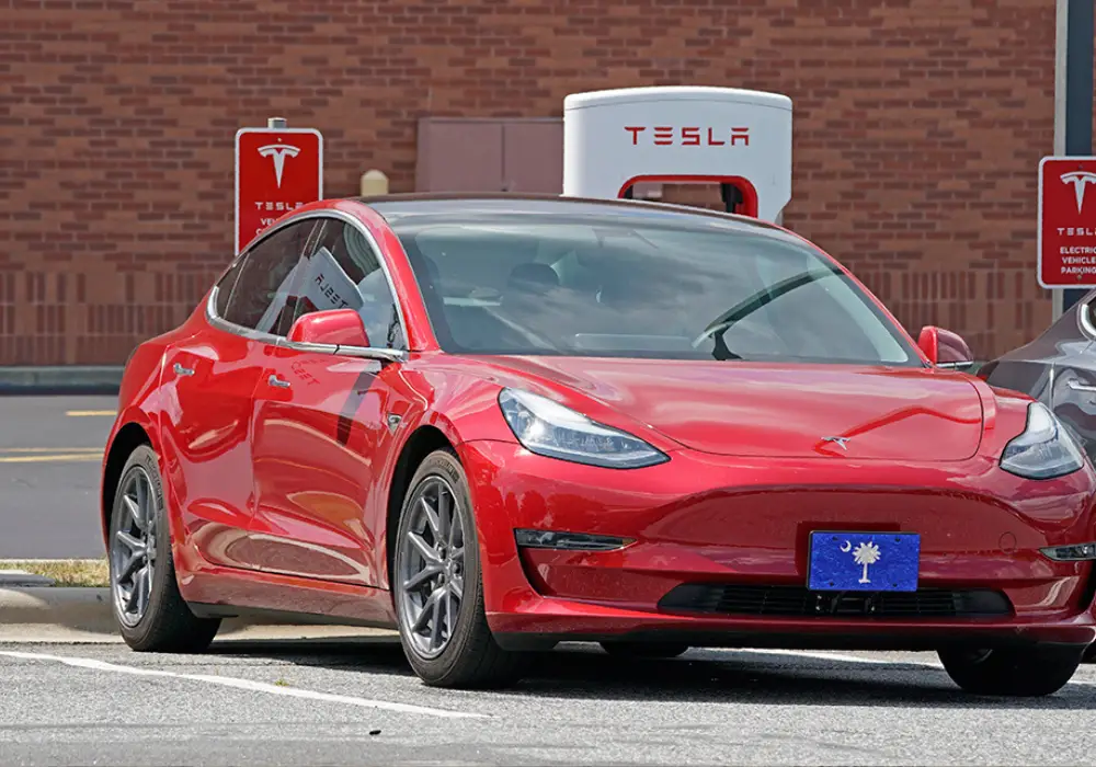 Agnes Gray Heel Assimileren Tesla's new offering may bring cars to a controversial 'rolling stop' -  Minute Mirror