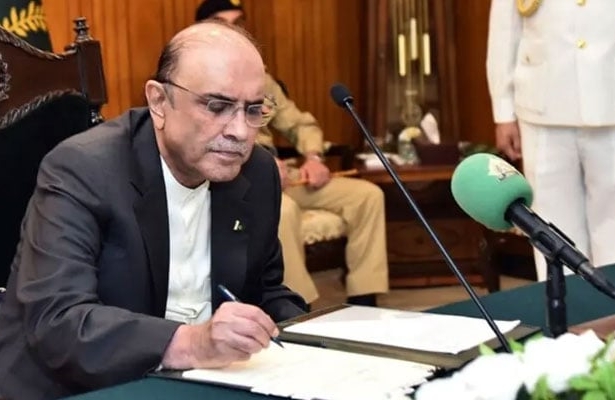 President Zardari approves key PIA Privatization Bill - Minute Mirror