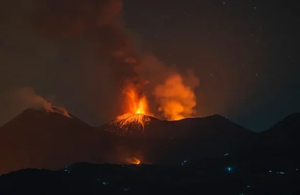 American tourist killed by lightning strike on Mount Etna