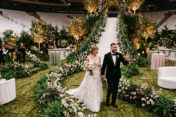 Erin Andrews spills the tea on Taylor and Travis' wedding