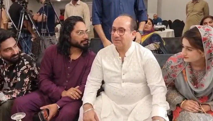 Pakistan Idol winner Hira Qaiser returns home to grand welcome