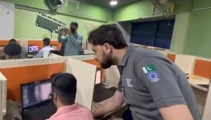 Karachi cyber fraud network busted, call centre ow...