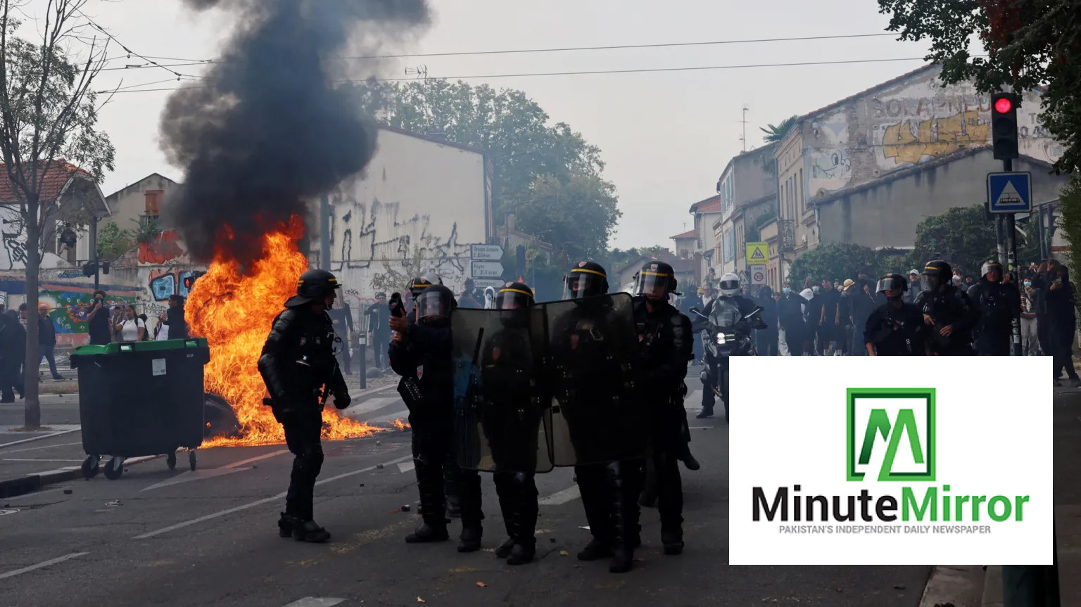 France to close up to 500 schools amid student protests