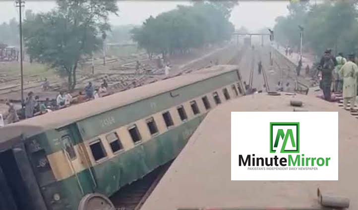 Rehman Baba Express derails near Multan, 6 dead, t...