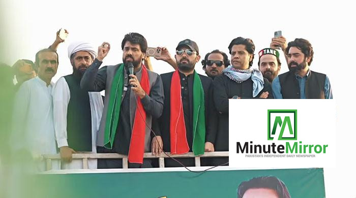 PTI march heads to Kohat as talks fail